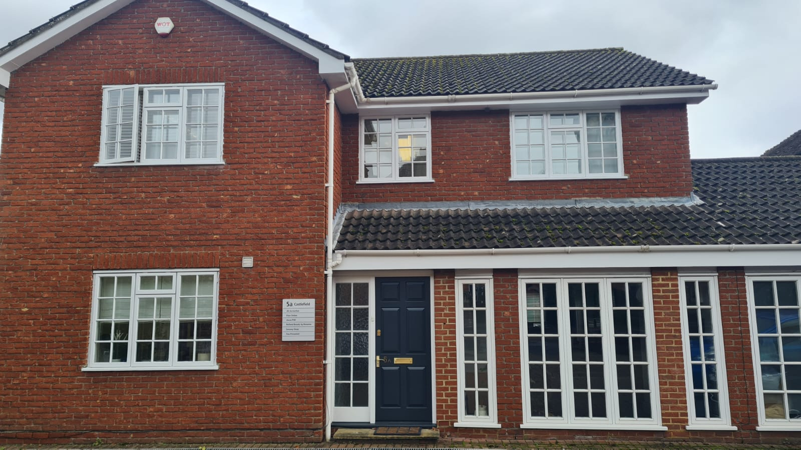 Contour Craft clinic exterior at 5a Castlefield Road, Reigate